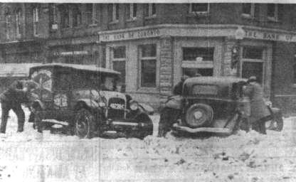 Cars stuck in snow in Owen Sound in the early 1900s.